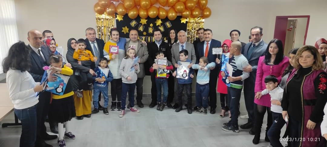 Kaymakamımız Sayın Yunus Emre VURAL Karne Dağıtım Programına Katıldı